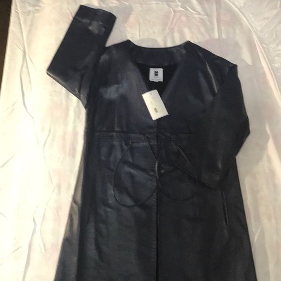 Lisa Perry - Picture 2 of 7